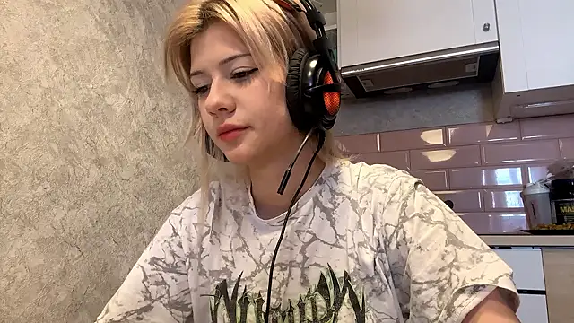 LadyFoxLove online show from February 22, 2026, 10:50 am