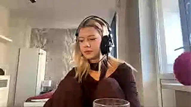 LadyFoxLove online show from February 12, 2026, 11:32 am