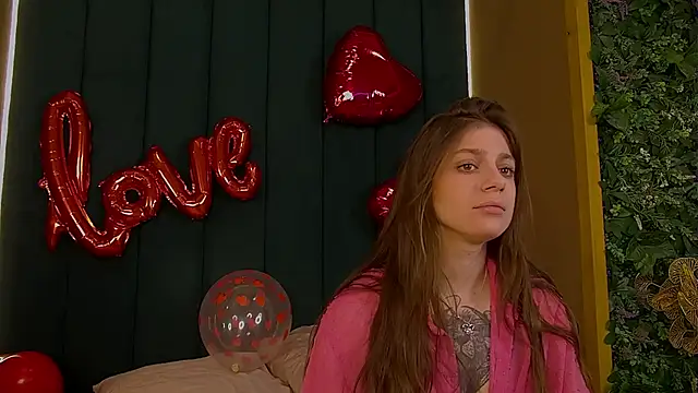 Snapshot of EileenElfie chatting on February 11, 2026, 3:28 am EileenElfie online show from February 11, 2026, 3:28 am