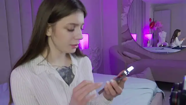 Snapshot of EileenElfie chatting on February 23, 2026, 3:52 am EileenElfie online show from February 23, 2026, 3:52 am