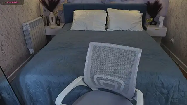 Kate Krose online show from March 5, 2026, 1:02 am