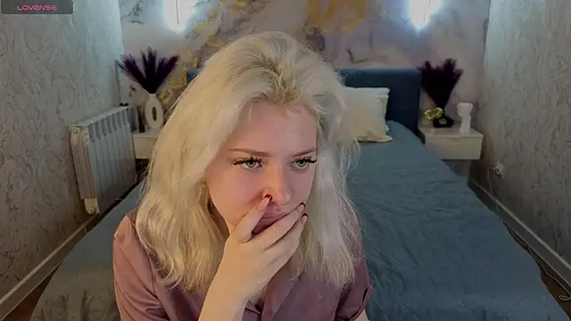 Kate Krose online show from February 17, 2026, 1:03 am