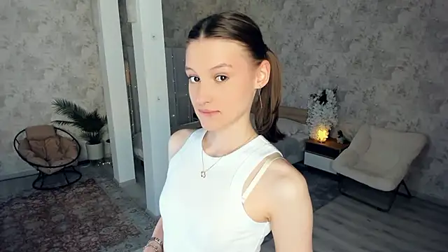 LianneBynon online show from March 26, 2026, 8:56 am