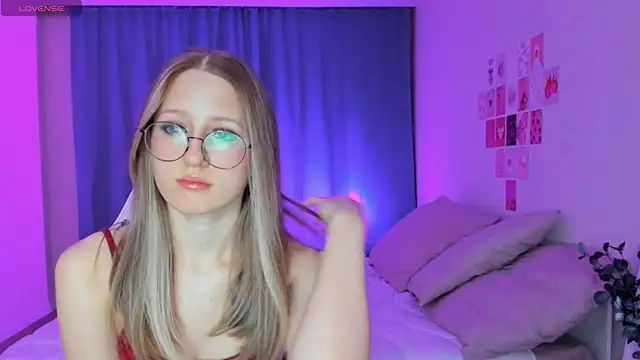 Vega Taylor online show from February 26, 2026, 3:28 am