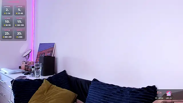 miabellee  online show from April 16, 2026, 9:43 am