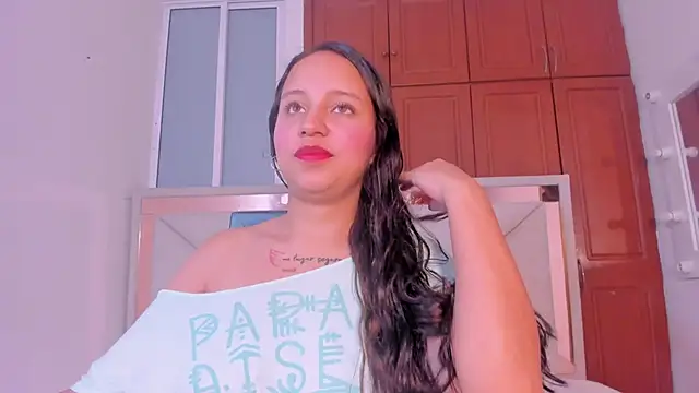 Snapshot of AmberQueen1 chatting on February 28, 2026, 11:43 am AmberQueen1 online show from February 28, 2026, 11:43 am