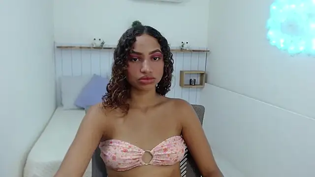 Snapshot of Mona_Mistic chatting on February 9, 2026, 8:29 pm Mona Mistic online show from February 9, 2026, 8:29 pm