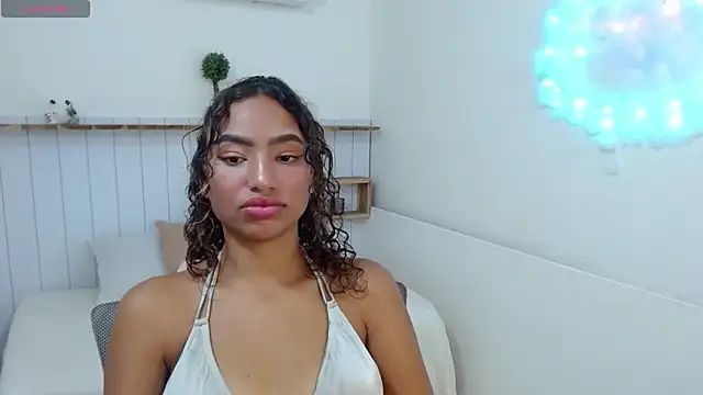 Snapshot of Mona_Mistic chatting on March 3, 2026, 7:43 pm Mona Mistic online show from March 3, 2026, 7:43 pm