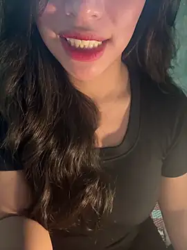 QuynhAnh 2k1 online show from February 5, 2026, 9:49 am