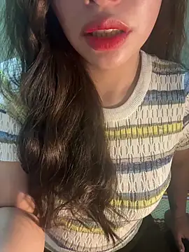 QuynhAnh 2k1 online show from February 11, 2026, 8:03 am