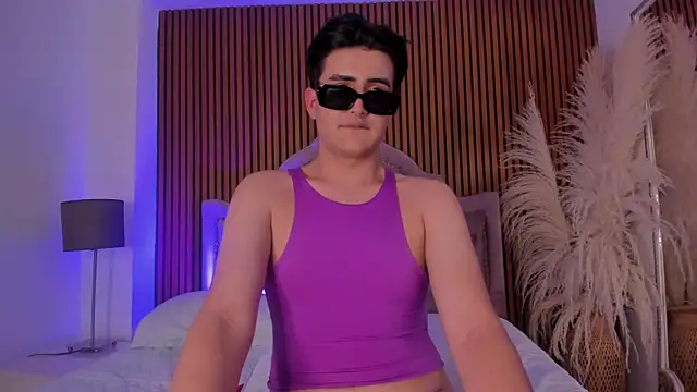 noahWolff  online show from February 15, 2026, 7:51 am