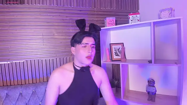 noahWolff  online show from February 11, 2026, 4:56 am