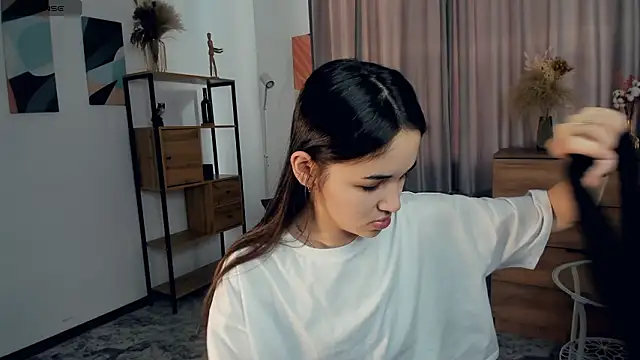 AvantgardAlone online show from February 8, 2026, 9:40 am