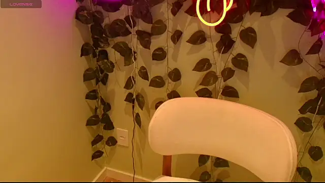 Susan Backer online show from April 16, 2026, 11:44 am