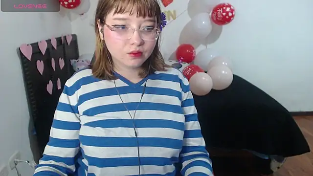 Cherrybloom692 online show from February 16, 2026, 6:23 am