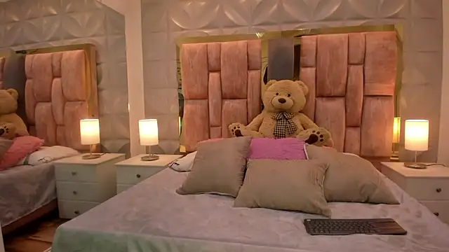 Paris Velvet online show from February 24, 2026, 10:21 pm