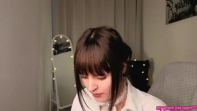 Snapshot of michelewild chatting on February 15, 2026, 1:32 pm michelewild online show from February 15, 2026, 1:32 pm