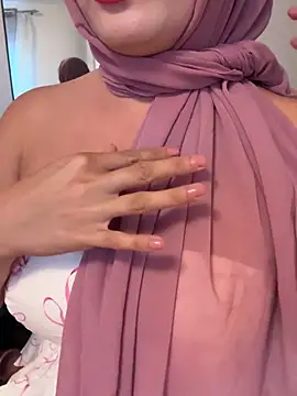 -pinkladyy- online show from May 27, 2026, 6:04 pm