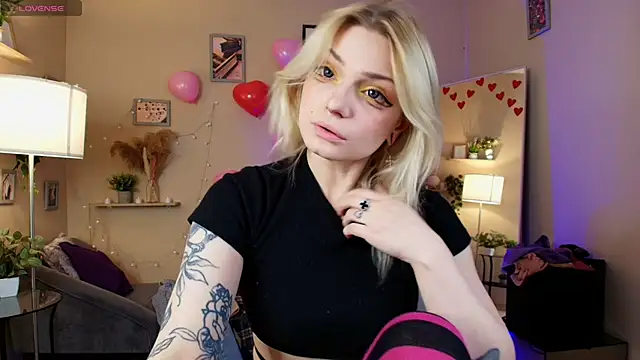 Snapshot of AvaSun chatting on February 18, 2026, 10:39 pm AvaSun online show from February 18, 2026, 10:39 pm