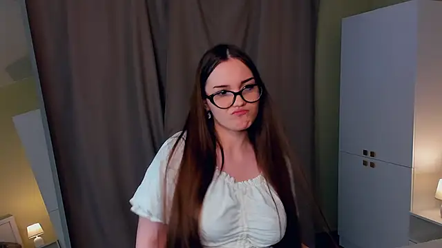 CrissyKales online show from February 5, 2026, 5:09 pm