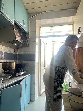 Youyou 12 online show from March 27, 2026, 5:27 am