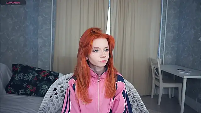 TarynPalek online show from February 3, 2026, 7:13 am