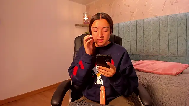 Snapshot of Tara_Parker chatting on February 21, 2026, 12:40 pm Tara Parker online show from February 21, 2026, 12:40 pm