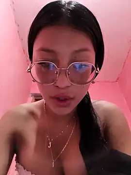 Snapshot of velvet_macaw chatting on February 25, 2026, 12:33 am velvet macaw online show from February 25, 2026, 12:33 am