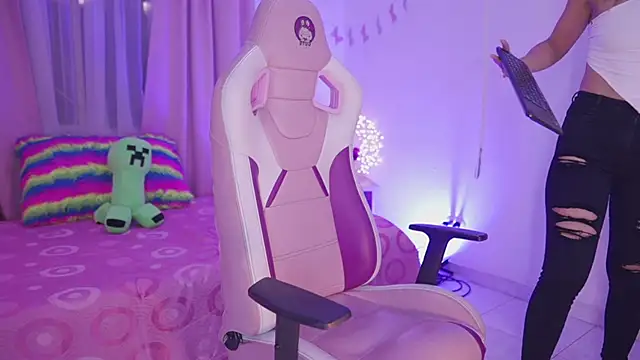 Snapshot of Keitty_fox27 chatting on February 14, 2026, 4:40 pm Keitty fox27 online show from February 14, 2026, 4:40 pm