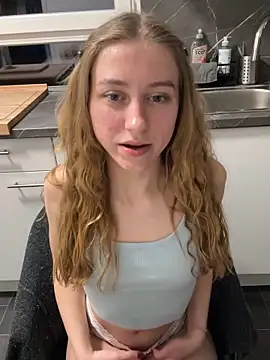 romyxxs online show from March 7, 2026, 10:04 pm