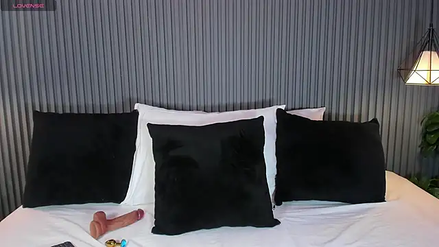 Snapshot of Yalezka_ chatting on February 27, 2026, 4:45 am Yalezka online show from February 27, 2026, 4:45 am