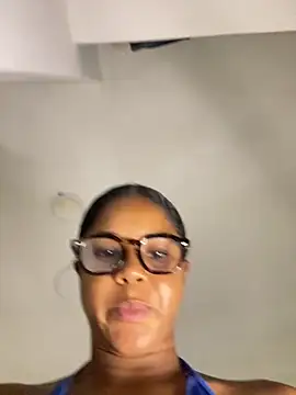 LIA PARKERR online show from March 25, 2026, 3:17 am