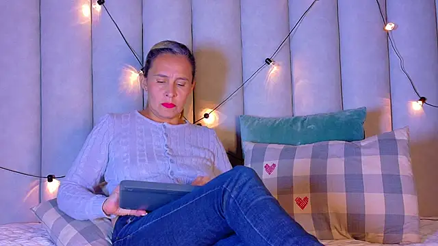 THALIAGRAY   online show from February 27, 2026, 2:56 am