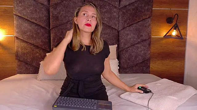 THALIAGRAY   online show from February 11, 2026, 2:55 am