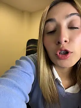 kloe  t18 online show from July 8, 2026, 3:02 pm