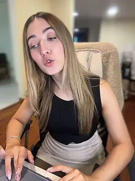 kloe  t18 online show from July 27, 2026, 9:00 pm