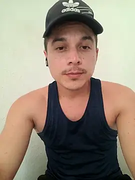 Snapshot of Reuss25 chatting on July 21, 2026, 9:27 pm Reuss25 online show from July 21, 2026, 9:27 pm