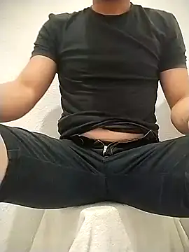 Snapshot of Reuss25 chatting on April 4, 2026, 1:56 am Reuss25 online show from April 4, 2026, 1:56 am