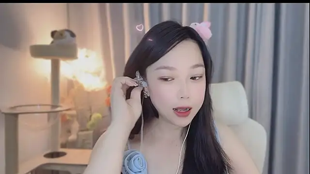 Snapshot of Yumi_yuni chatting on May 8, 2026, 1:20 am Yumi yuni online show from May 8, 2026, 1:20 am