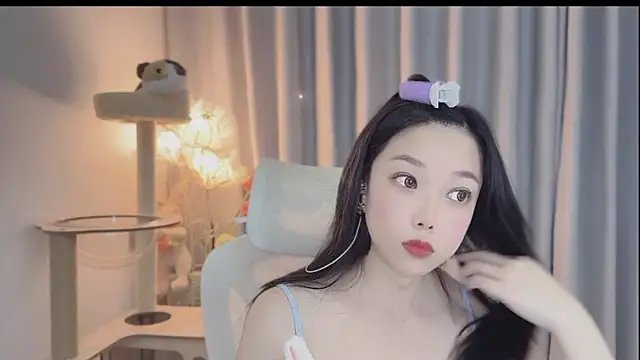 Snapshot of Yumi_yuni chatting on May 8, 2026, 1:26 pm Yumi yuni online show from May 8, 2026, 1:26 pm