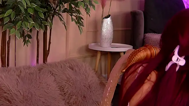 Snapshot of CrystalRedd chatting on February 5, 2026, 5:58 am CrystalRedd online show from February 5, 2026, 5:58 am