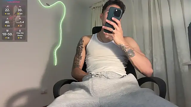 rafael stone11 online show from April 14, 2026, 12:15 am