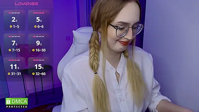 Snapshot of AdeLuna chatting on February 18, 2026, 9:22 pm AdeLuna online show from February 18, 2026, 9:22 pm