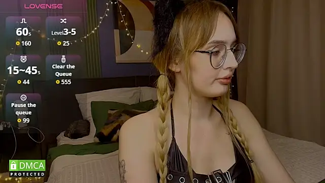 Snapshot of AdeLuna chatting on February 8, 2026, 9:23 pm AdeLuna online show from February 8, 2026, 9:23 pm