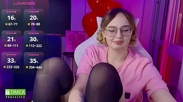 Snapshot of AdeLuna chatting on February 12, 2026, 5:56 pm AdeLuna online show from February 12, 2026, 5:56 pm