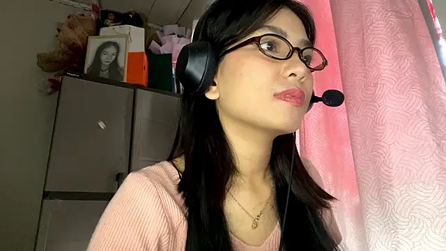 Snapshot of ConstancePorrini chatting on February 19, 2026, 5:48 am ConstancePorrini online show from February 19, 2026, 5:48 am