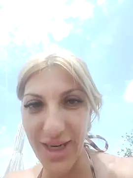 Snapshot of LannaQuinn chatting on June 1, 2026, 9:31 am LannaQuinn online show from June 1, 2026, 9:31 am