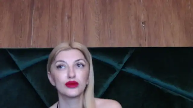 LannaQuinn online show from March 17, 2026, 4:04 am