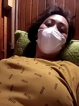 hot-luna- online show from April 4, 2026, 10:05 pm