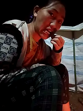 hot-luna- online show from February 19, 2026, 11:40 am